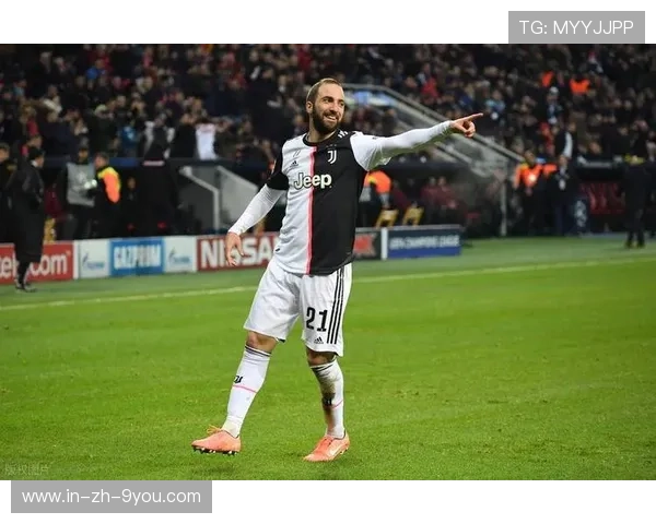 尤文长传直达前锋单刀冷静收腿：一场激情与智慧并存的完美进球